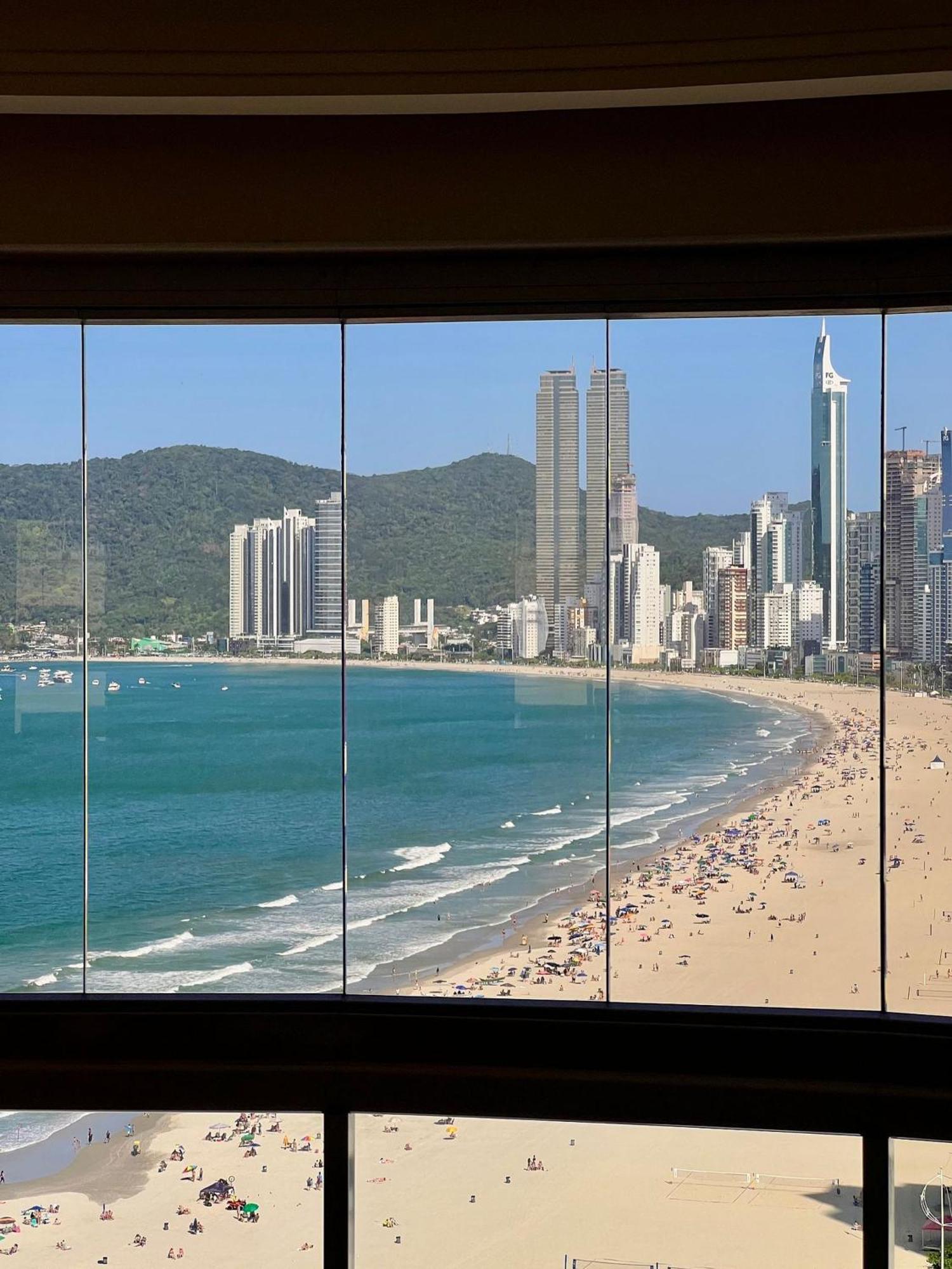Apartamento 03 Dorm. Frente Mar *
